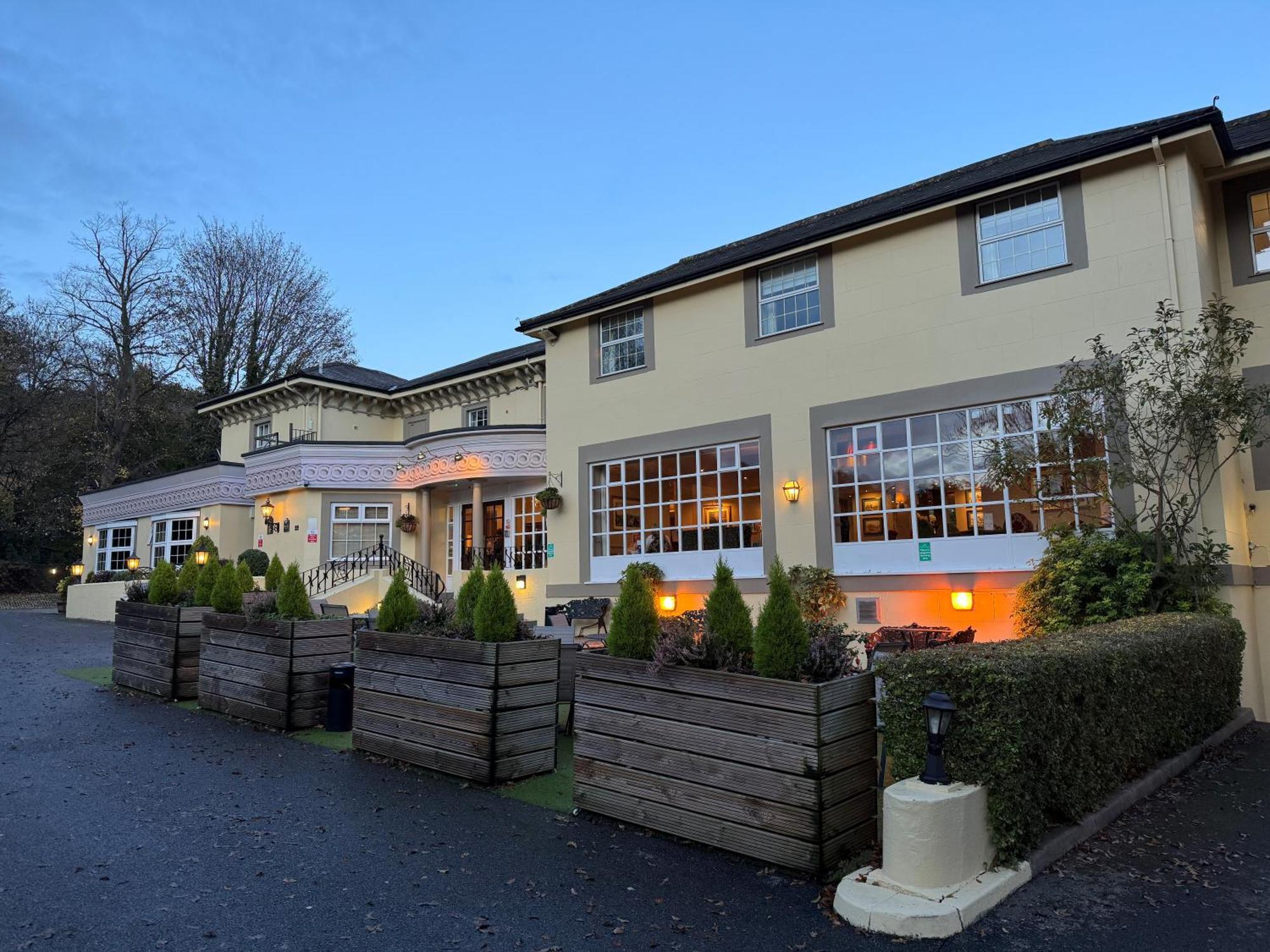 Reigate Manor Hotel Exterior foto